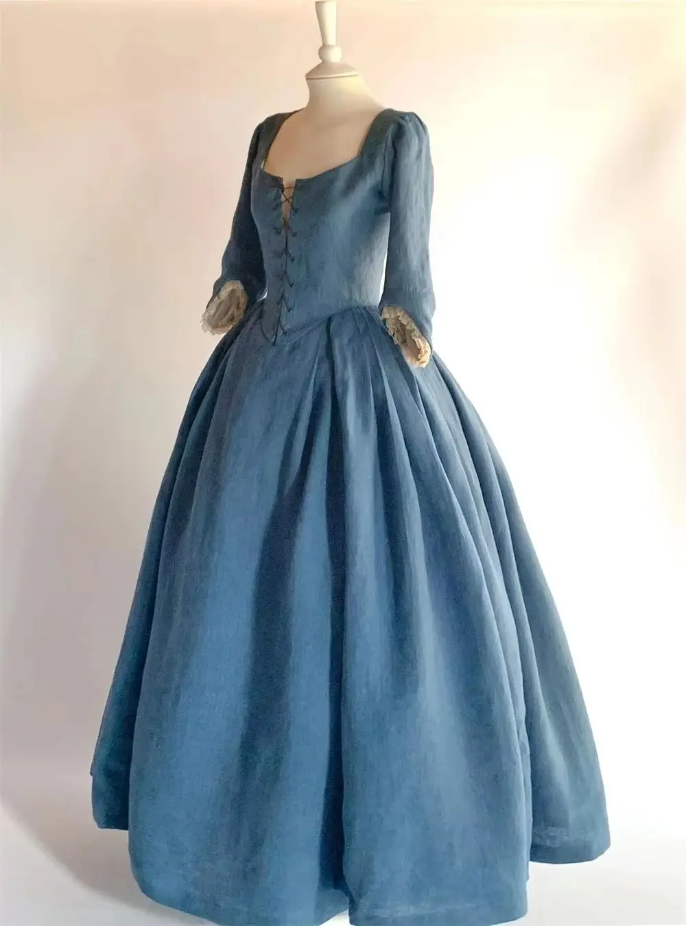 Retro 18th Century Gown Women British Colonial Dress Vintage Renaissance Fair Costume Medieval Gothic Victorian Long Prom Dress
Retro 18th Century Gown Women British Colonial Dress Vintage Renaissance Fair Costume Medieval Gothic Victorian Long Prom Dress