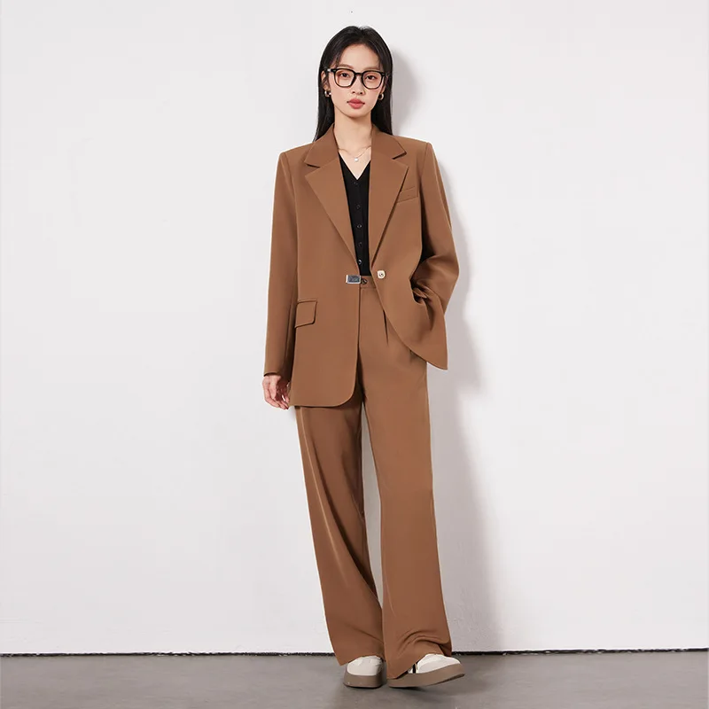 Стильный женский костюм 2025: Новая осенняя коллекция, приталенный профессиональный блейзер для офиса
Стильный женский костюм 2025: Новая осенняя коллекция, приталенный профессиональный блейзер для офиса