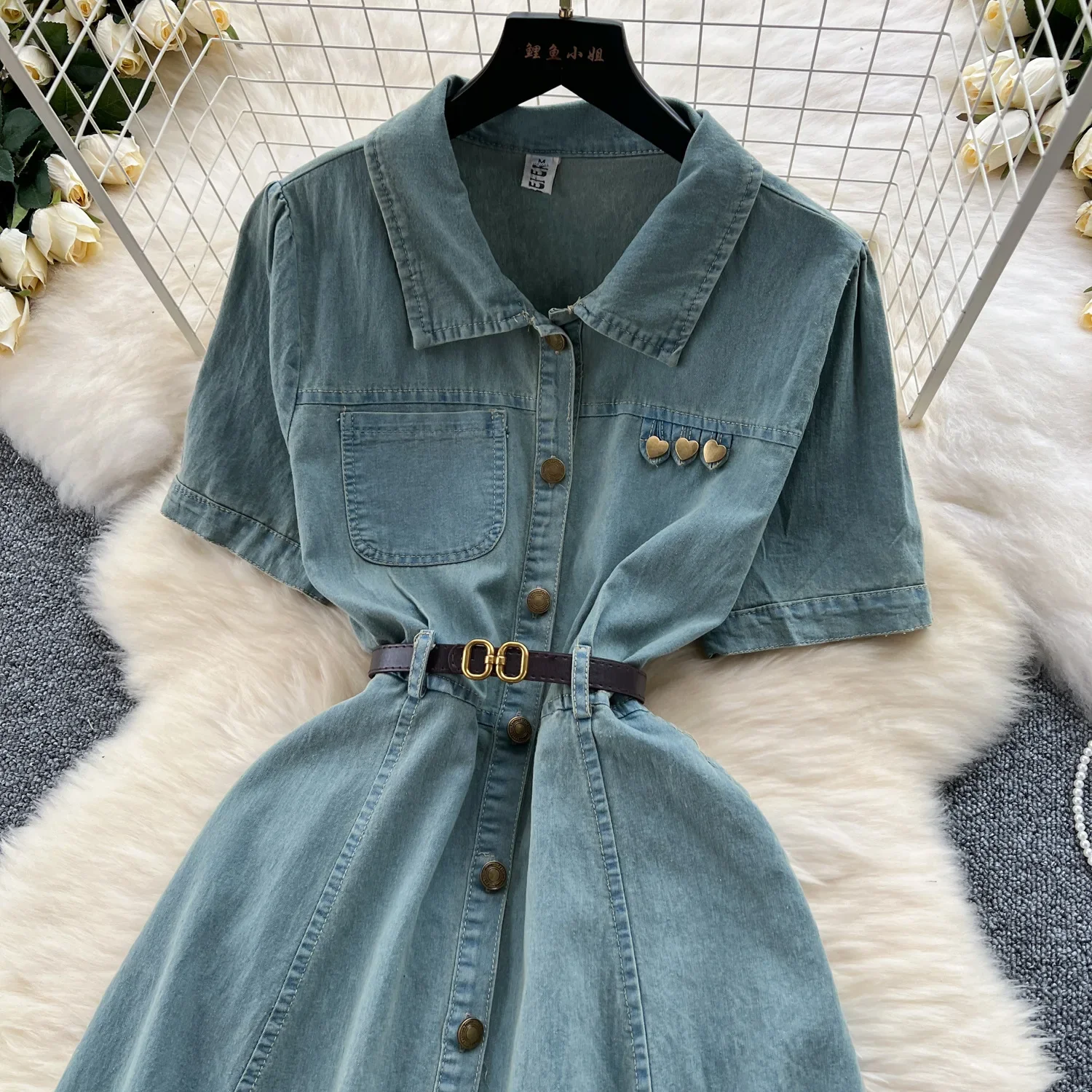 New Korean-style Polo Collar Single-breasted Slim-fit Denim Dress. Women's Summer Fashion Short-sleeved A-line Mid-length Dress
New Korean-style Polo Collar Single-breasted Slim-fit Denim Dress. Women's Summer Fashion Short-sleeved A-line Mid-length Dress