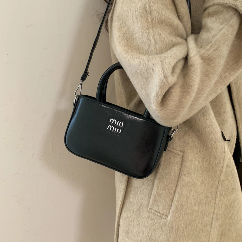 Famous design style shopping handbag fashion chain strap crossbody bag elegant zipper women's shoulder bag
Famous design style shopping handbag fashion chain strap crossbody bag elegant zipper women's shoulder bag