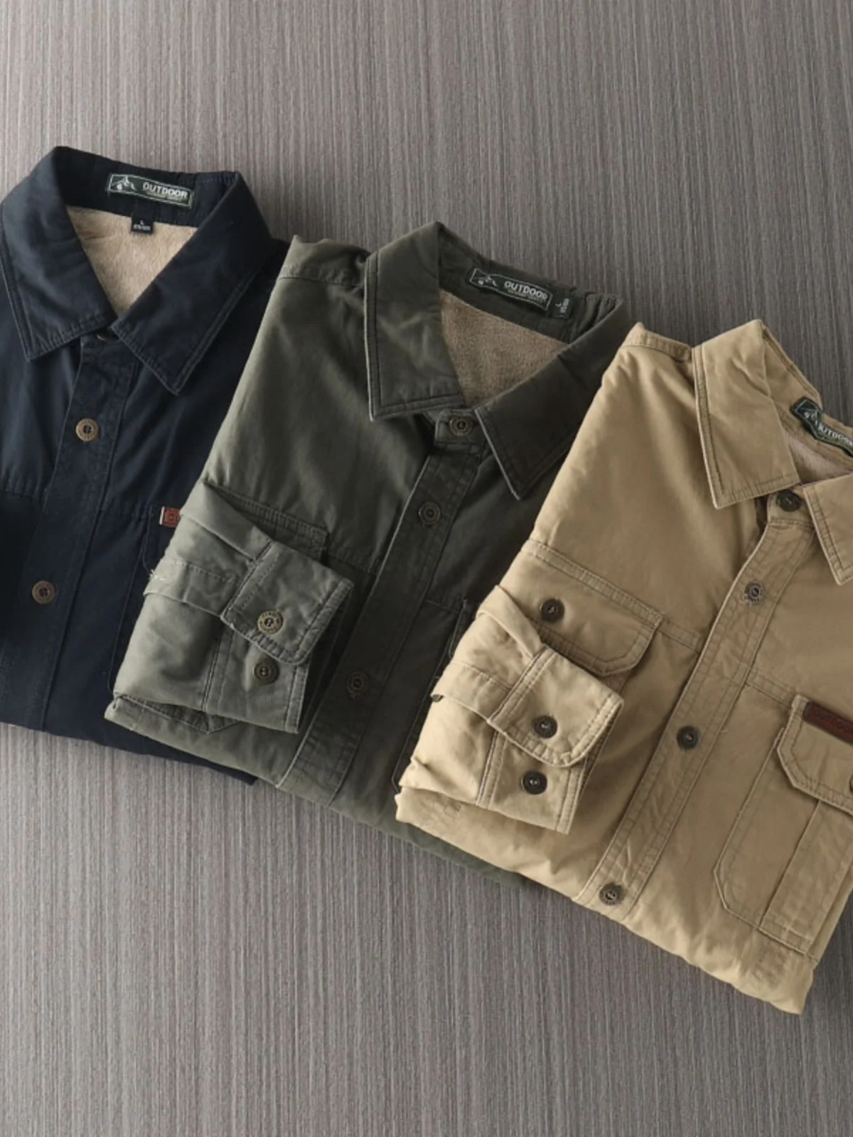 American Retro Workwear Design Men's Fleece Lined Thickened Multi Pocket Casual Long Sleeve Shirt Standard Fit Moisture Wicking
American Retro Workwear Design Men's Fleece Lined Thickened Multi Pocket Casual Long Sleeve Shirt Standard Fit Moisture Wicking