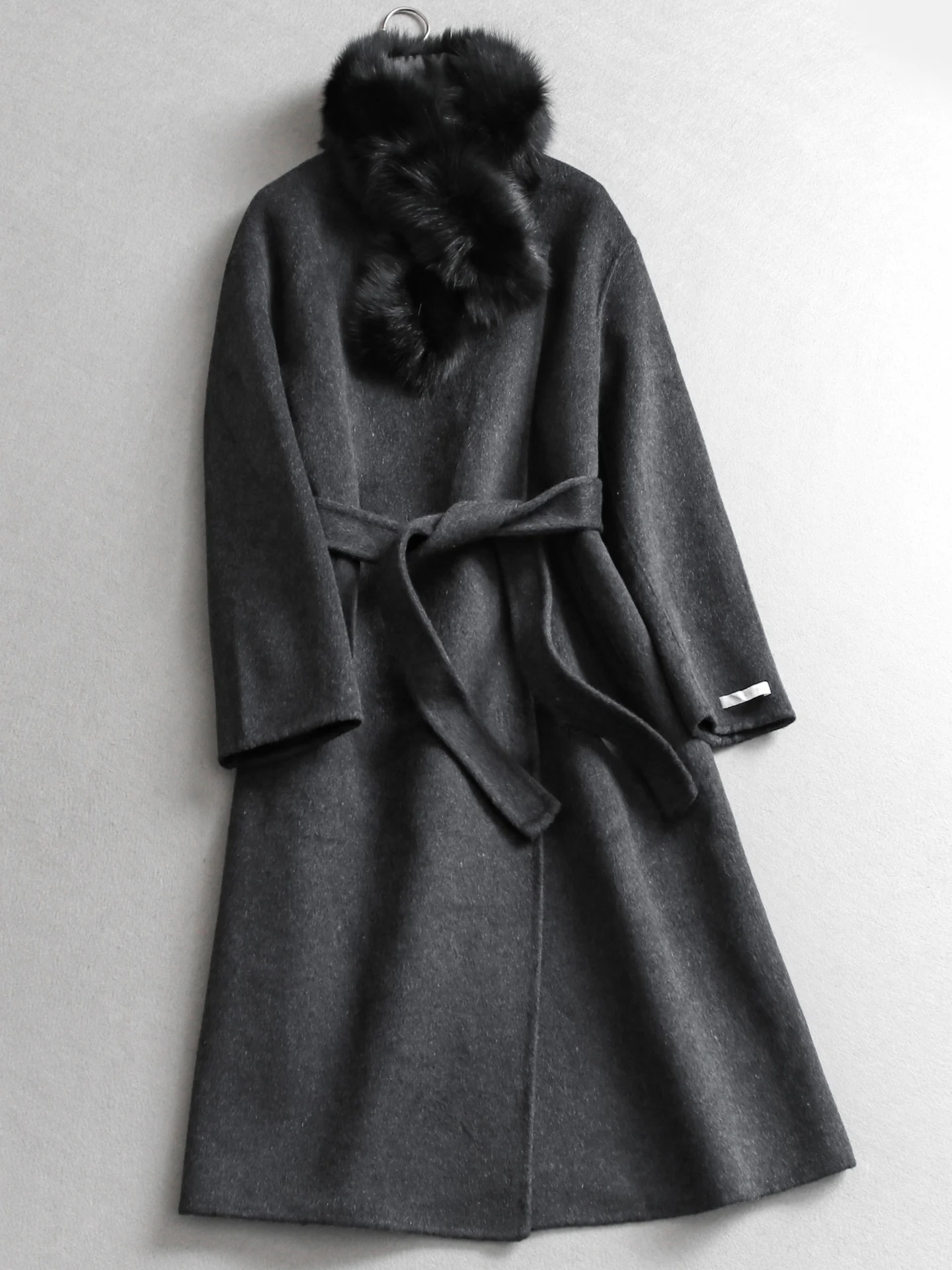 Elegant Double-Faced Woolen Coat with Fur Collar Long Sleeve Women's Outerwear Korean Style Loose Fit Winter Fashion
Elegant Double-Faced Woolen Coat with Fur Collar Long Sleeve Women's Outerwear Korean Style Loose Fit Winter Fashion