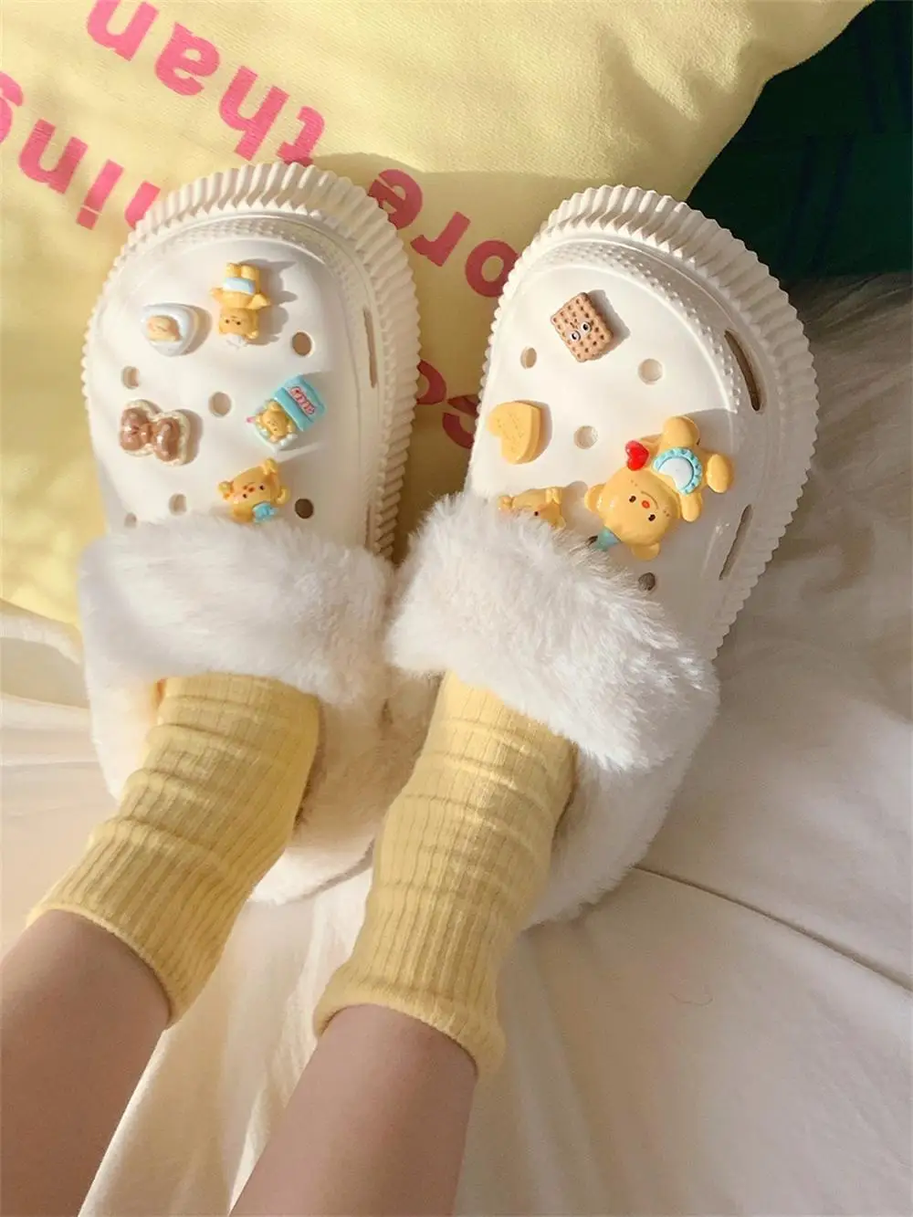 Winter Women Garden Shoes Plush Home Slippers Ins Milk Yellow Hole Shoes Versatile Lazy Cotton Slippers For Women slippers
Winter Women Garden Shoes Plush Home Slippers Ins Milk Yellow Hole Shoes Versatile Lazy Cotton Slippers For Women slippers