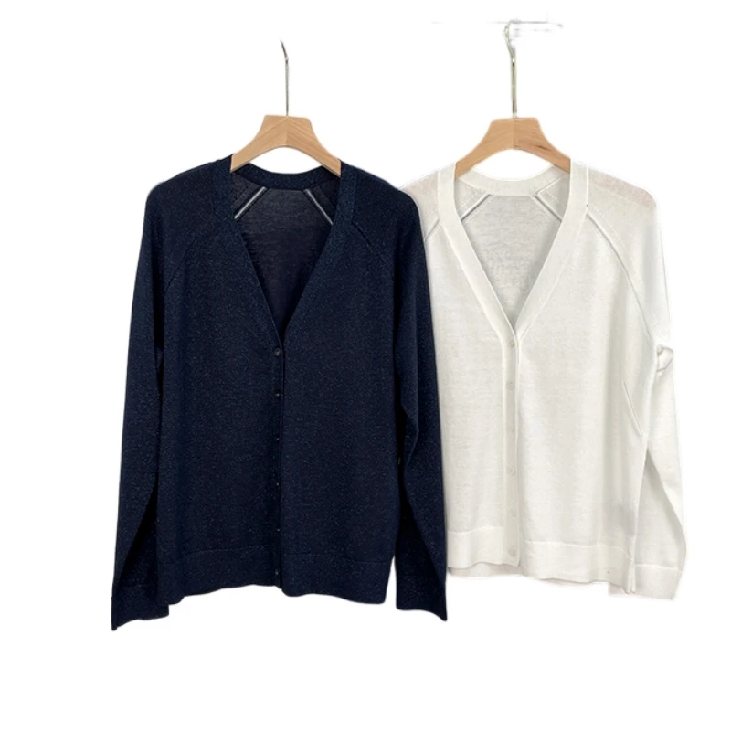 In 2023 new age season bead line long-sleeved linen knitted cardigan silver silk material sweater long cardigan
In 2023 new age season bead line long-sleeved linen knitted cardigan silver silk material sweater long cardigan