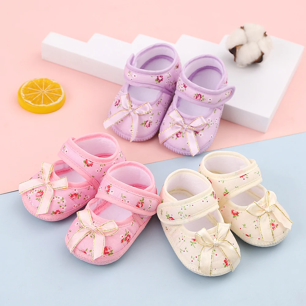 1 pair of baby non-slip learning walking shoes, cute bow design, suitable for indoor and outdoor, parties and gatherings.
1 pair of baby non-slip learning walking shoes, cute bow design, suitable for indoor and outdoor, parties and gatherings.