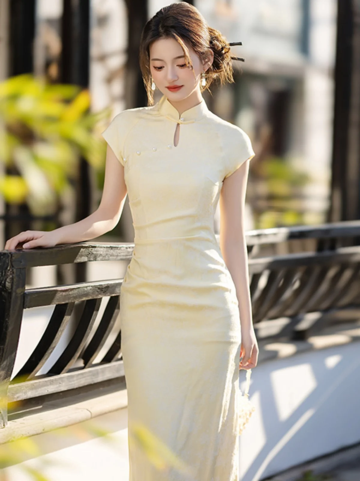 Улучшенное женское платье-ципао с разрезом в форме хвоста русалки, яично-желтого цвета, для повседневной носки, из полиэстера и спандекса, в винтажном китайском стиле
Улучшенное женское платье-ципао с разрезом в форме хвоста русалки, яично-желтого цвета, для повседневной носки, из полиэстера и спандекса, в винтажном китайском стиле