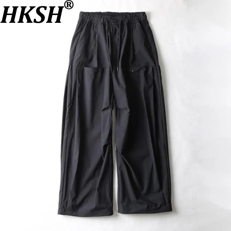 HKSH Spring Autumn New Men Tide Casual Pants Loose Fit Wide Leg American Drawstring Pleated Dark Punk Chic Ins Techwear HK22131
HKSH Spring Autumn New Men Tide Casual Pants Loose Fit Wide Leg American Drawstring Pleated Dark Punk Chic Ins Techwear HK22131