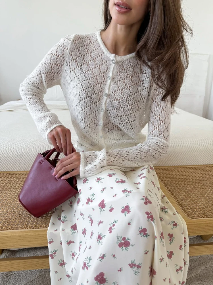Tsiisd Casual Knitwear Hollow Out Cardigan Female See-Through Long Sleeve Cropped Top Loose Commuting Knit Cardigan Outwear New
Tsiisd Casual Knitwear Hollow Out Cardigan Female See-Through Long Sleeve Cropped Top Loose Commuting Knit Cardigan Outwear New