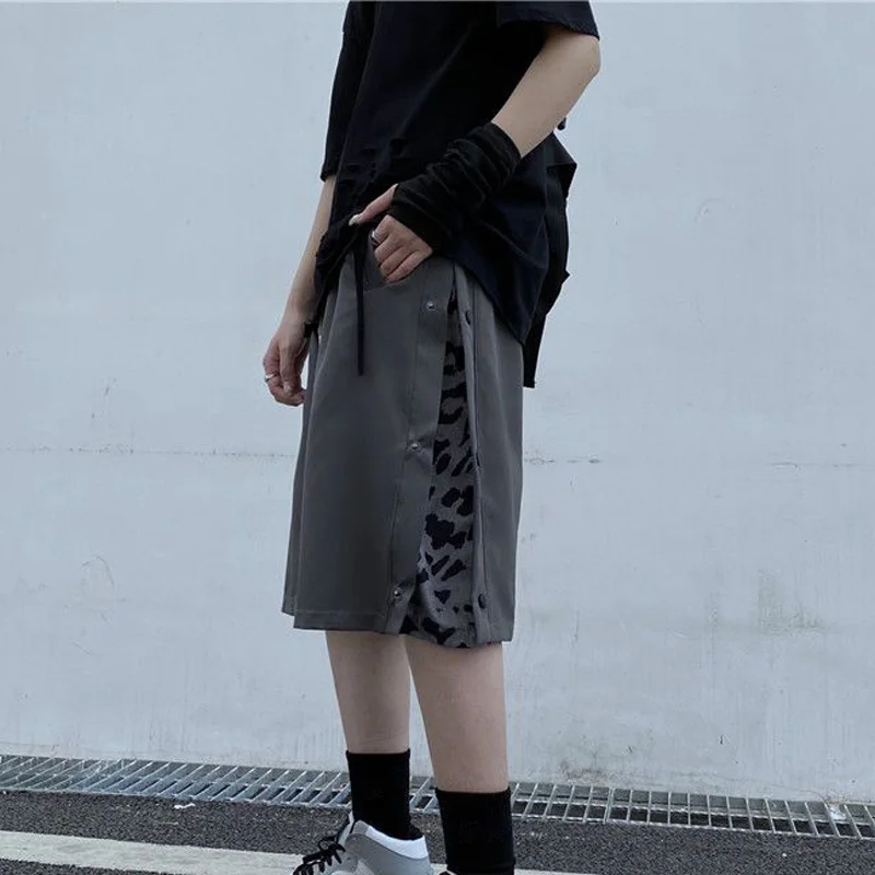 Summer Shorts Men Women Knee Length Outdoor Casual Sports Pants Korean Style Short Fashion Loose Leopard Print Five Point Pants
Summer Shorts Men Women Knee Length Outdoor Casual Sports Pants Korean Style Short Fashion Loose Leopard Print Five Point Pants