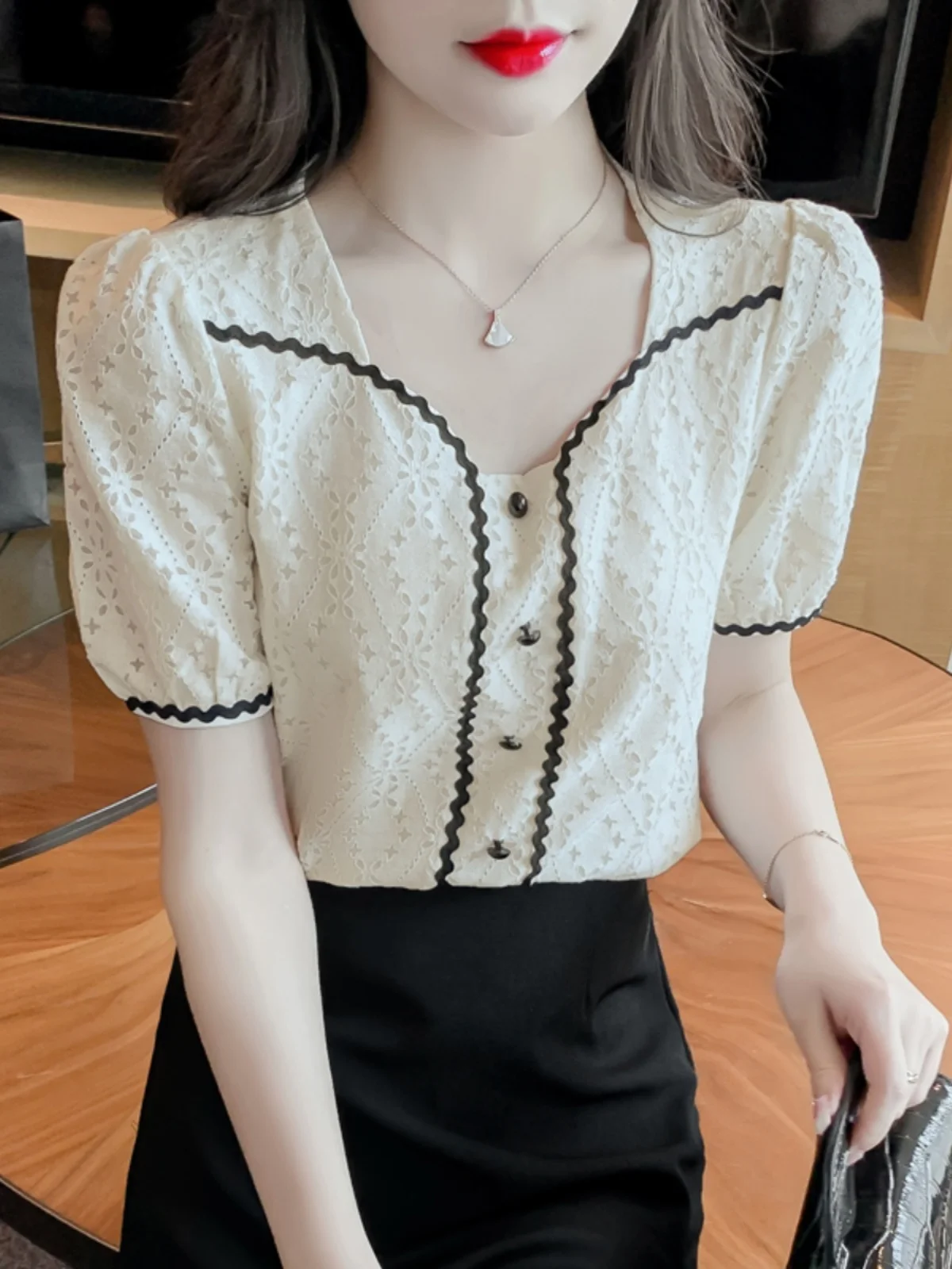 Модный летний шифоновый топ с кружевом, элегантный, свободного кроя, для летнего образа
Модный летний шифоновый топ с кружевом, элегантный, свободного кроя, для летнего образа