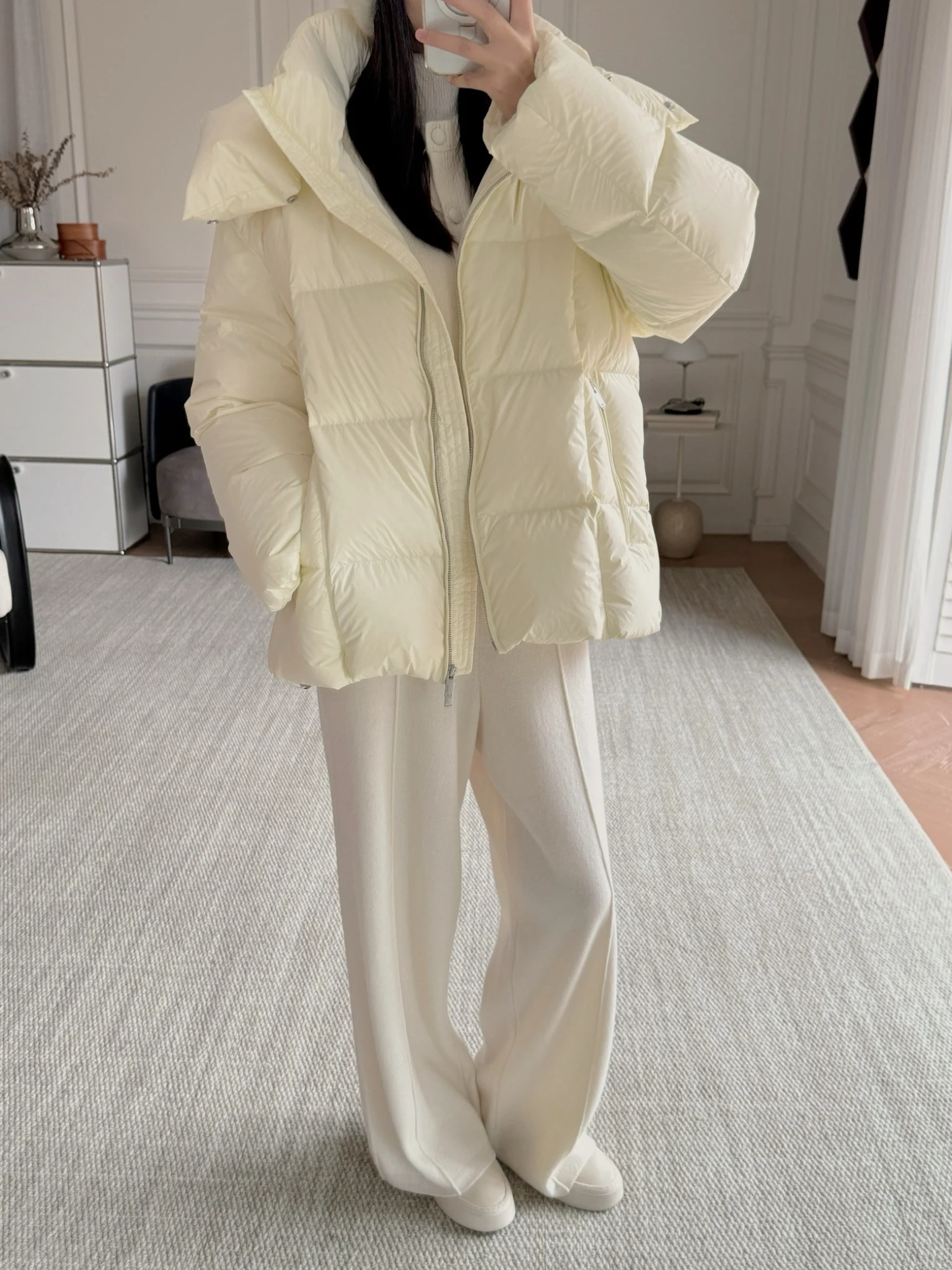 Женское зимнее пальто с высоким наполнителем из пуха, съемным капюшоном, свободного кроя, комфортное, с длинными рукавами, теплое и легкое
Женское зимнее пальто с высоким наполнителем из пуха, съемным капюшоном, свободного кроя, комфортное, с длинными рукавами, теплое и легкое