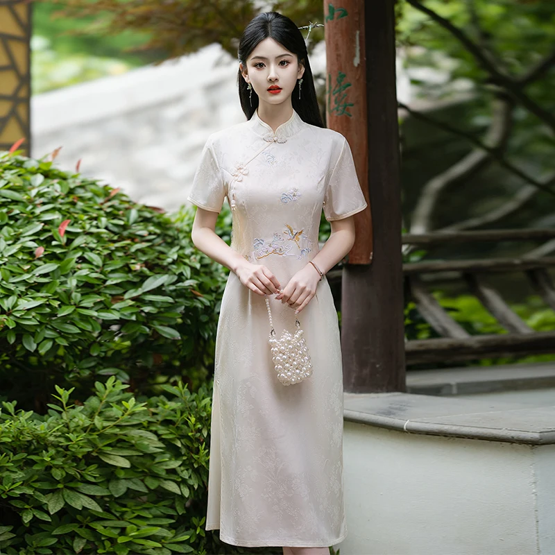 2025 New Improved Apricot Black Modern Cheongsam New Style Embroidered Party Dress Women's Asian Clothing Qipao
2025 New Improved Apricot Black Modern Cheongsam New Style Embroidered Party Dress Women's Asian Clothing Qipao