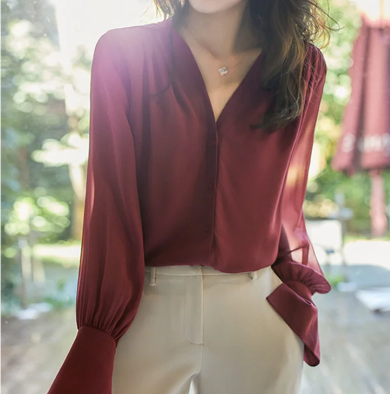Long Sleeved Shirt for Women's Spring and Autumn New Style French V-Neck Design, with A Loose Chiffon Shirt and A Stylish Top
Long Sleeved Shirt for Women's Spring and Autumn New Style French V-Neck Design, with A Loose Chiffon Shirt and A Stylish Top