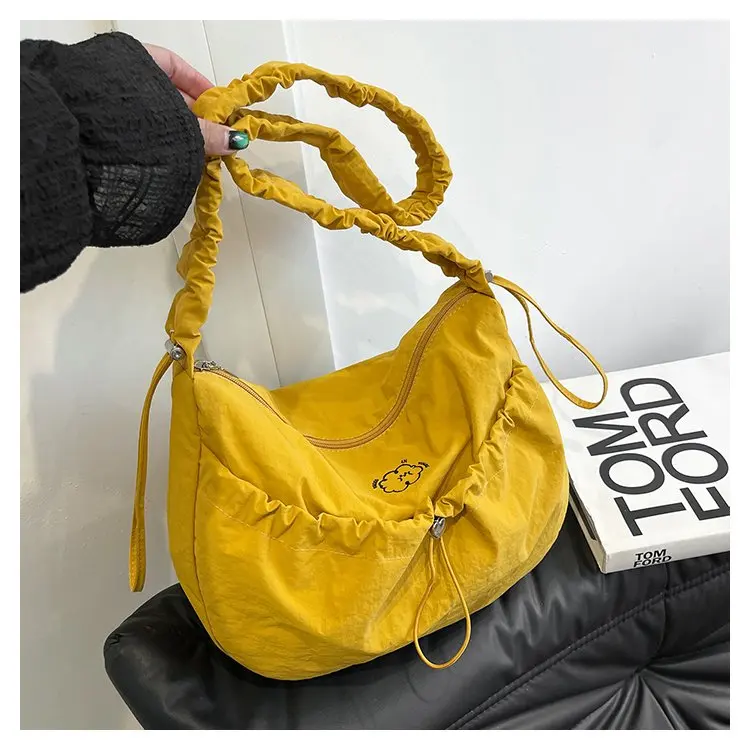 2025 New Drawstring Pleated Shoulder Bag for Women, Popular Oblique Span Design, Large-Capacity Nylon Tote Bag for Casual Use
2025 New Drawstring Pleated Shoulder Bag for Women, Popular Oblique Span Design, Large-Capacity Nylon Tote Bag for Casual Use