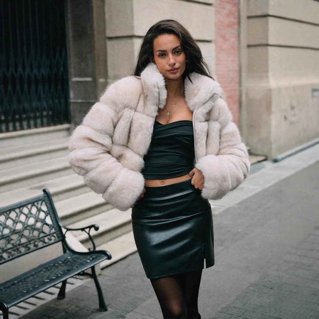 2025 зимнее женское пальто из лисьего меха, однотонное пальто с воротником с лацканами на молнии, эко-искусственная женская куртка, толстая теплая пушистая шуба из искусственного меха для женщин
2025 зимнее женское пальто из лисьего меха, однотонное пальто с воротником с лацканами на молнии, эко-искусственная женская куртка, толстая теплая пушистая шуба из искусственного меха для женщин