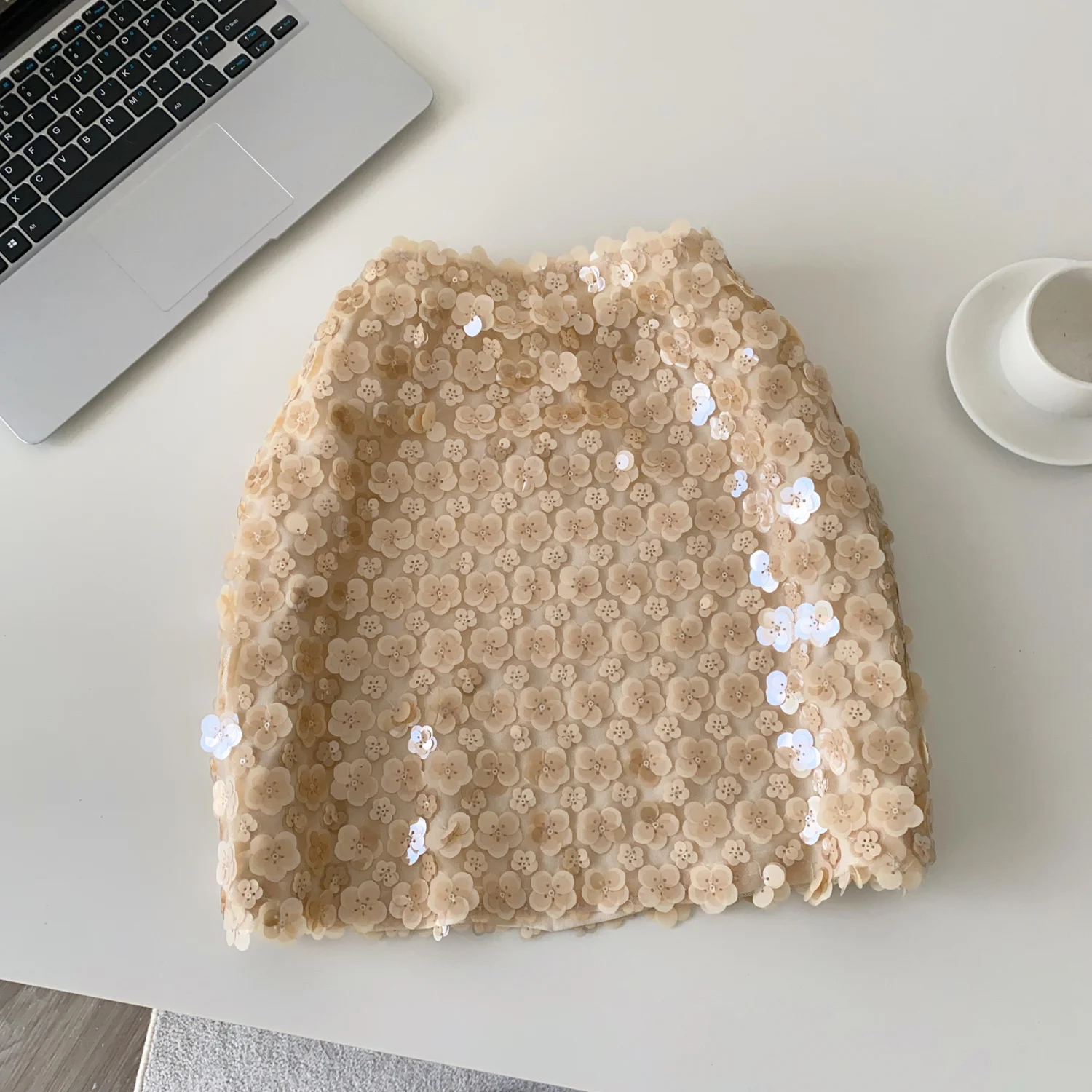 Женские осенние юбки с цветочным принтом, вышивка бисером и блестками, тонкие облегающие мини-юбки с высокой талией
Женские осенние юбки с цветочным принтом, вышивка бисером и блестками, тонкие облегающие мини-юбки с высокой талией