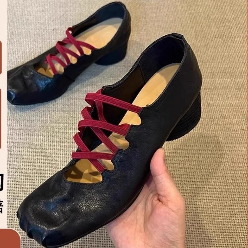 Retro-style Crisscross Strappy Flats, Wrinkled Genuine Leather Square Toe with Pig Nose Design, Low-cut Ballet Flats for Women.
Retro-style Crisscross Strappy Flats, Wrinkled Genuine Leather Square Toe with Pig Nose Design, Low-cut Ballet Flats for Women.