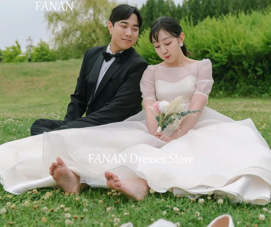 FANAN Korea Boat Neck Ruched Simple Wedding Dresses 웨딩드레스 Sweep Train Organza Elegant Corset Custom Made Bride Gowns Plus Size
FANAN Korea Boat Neck Ruched Simple Wedding Dresses 웨딩드레스 Sweep Train Organza Elegant Corset Custom Made Bride Gowns Plus Size