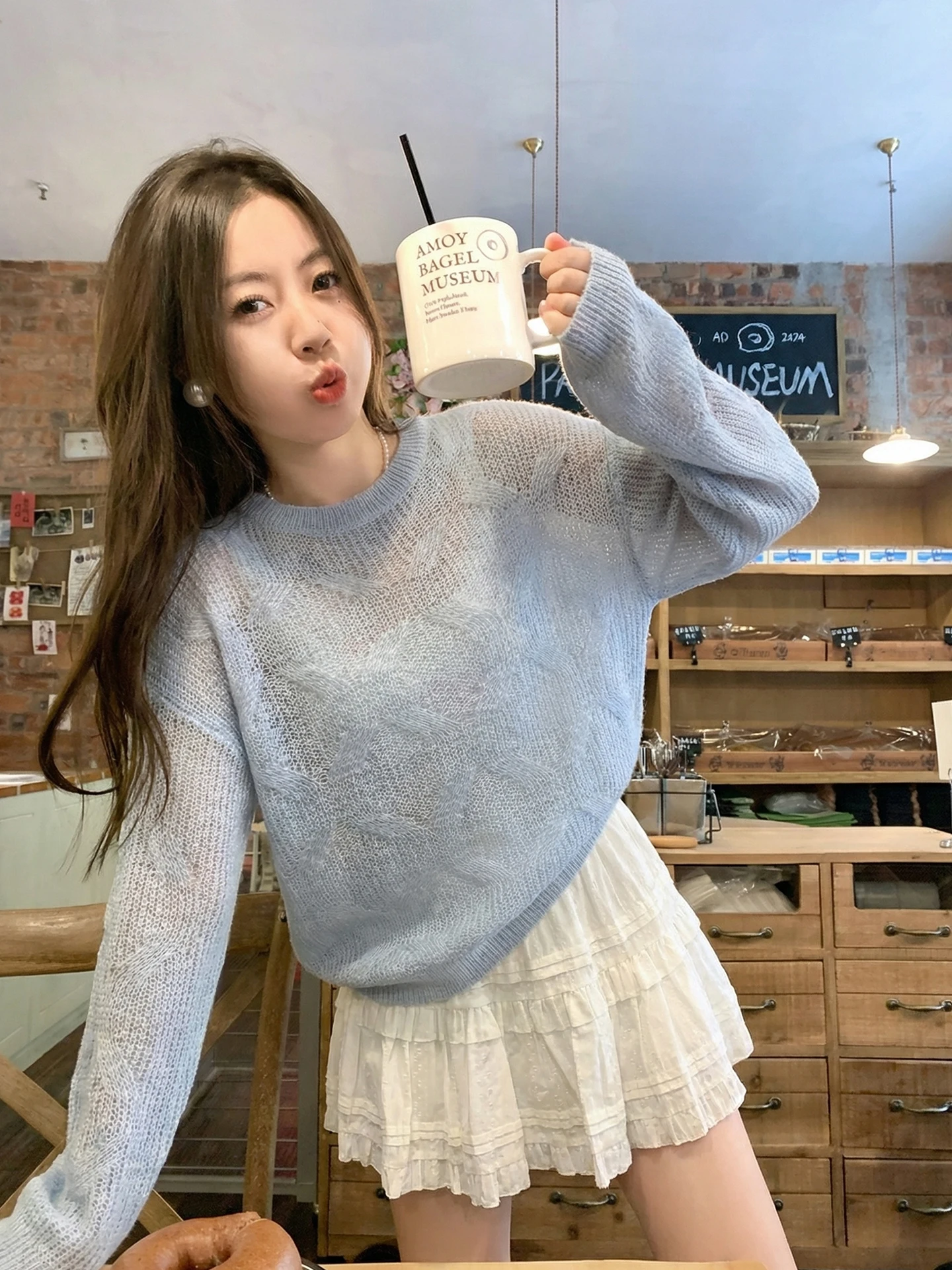 Синий вязаный топ с вырезами, женский, весенний, тонкий, свободный, с защитой от солнца, в корейском стиле, дышащий, удобный, с длинными рукавами
Синий вязаный топ с вырезами, женский, весенний, тонкий, свободный, с защитой от солнца, в корейском стиле, дышащий, удобный, с длинными рукавами