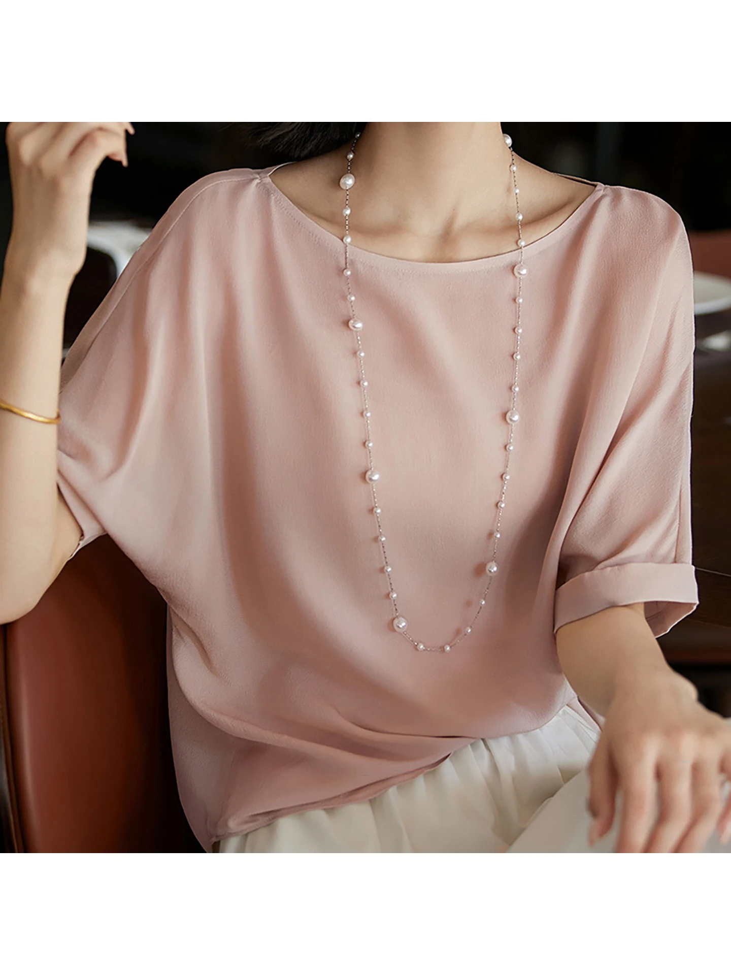Silk Shirt Women's High-end Silk Loose Casual Short Sleeve Sun Protection Top Summer One-Shoulder Sweatshirt
Silk Shirt Women's High-end Silk Loose Casual Short Sleeve Sun Protection Top Summer One-Shoulder Sweatshirt