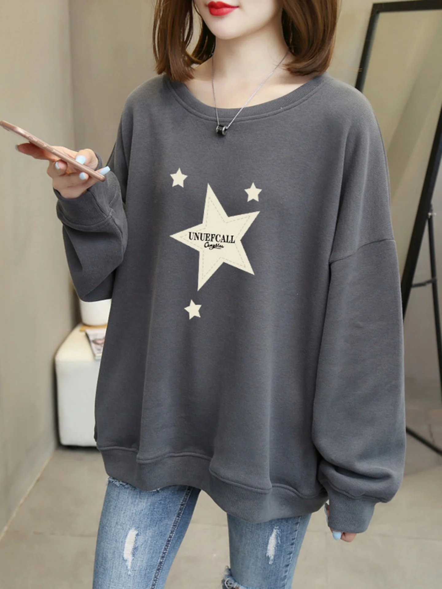 Женская зимняя толстовка свободного кроя с капюшоном, на флисовой подкладке, с длинными рукавами, утепленная, оверсайз, с принтом в виде звезд, круглый вырез горловины
Женская зимняя толстовка свободного кроя с капюшоном, на флисовой подкладке, с длинными рукавами, утепленная, оверсайз, с принтом в виде звезд, круглый вырез горловины