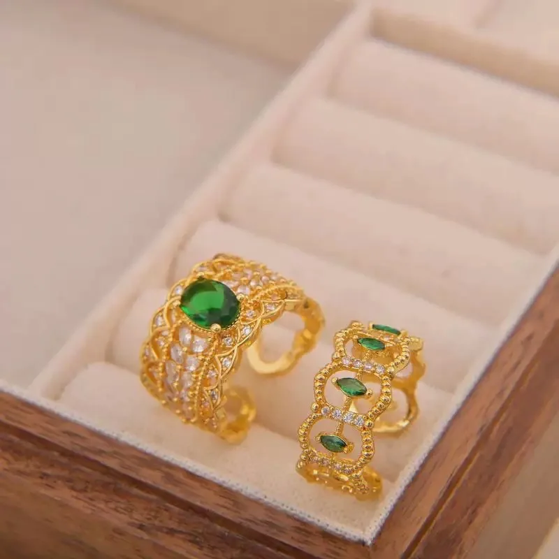 Luxury French-style Emerald Ring with Openwork Design - Unique and Adjustable
Luxury French-style Emerald Ring with Openwork Design - Unique and Adjustable