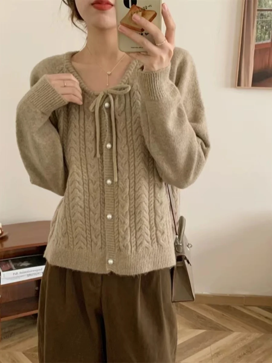 Trendy Knitted Sweater Cardigan U-Ne Bow Tie Design Color Cotton Dot White Loose Pure Color Knitwear Spring Autumn Faion
Trendy Knitted Sweater Cardigan U-Ne Bow Tie Design Color Cotton Dot White Loose Pure Color Knitwear Spring Autumn Faion
