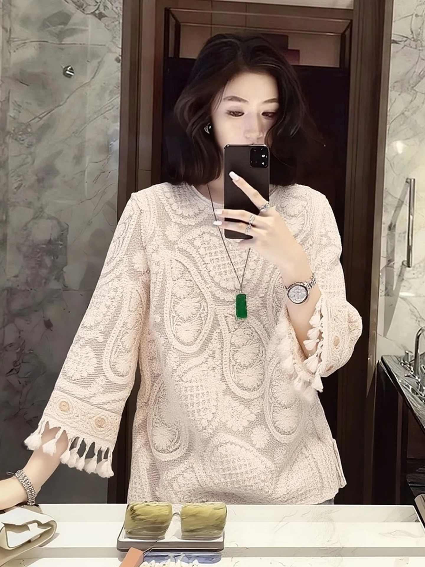 Elegant Lace Shirt Casual Loose Overhead Spring Unique Delicate Fashion Design Korean Style Straight Cut Long Sleeve round Neck
Elegant Lace Shirt Casual Loose Overhead Spring Unique Delicate Fashion Design Korean Style Straight Cut Long Sleeve round Neck