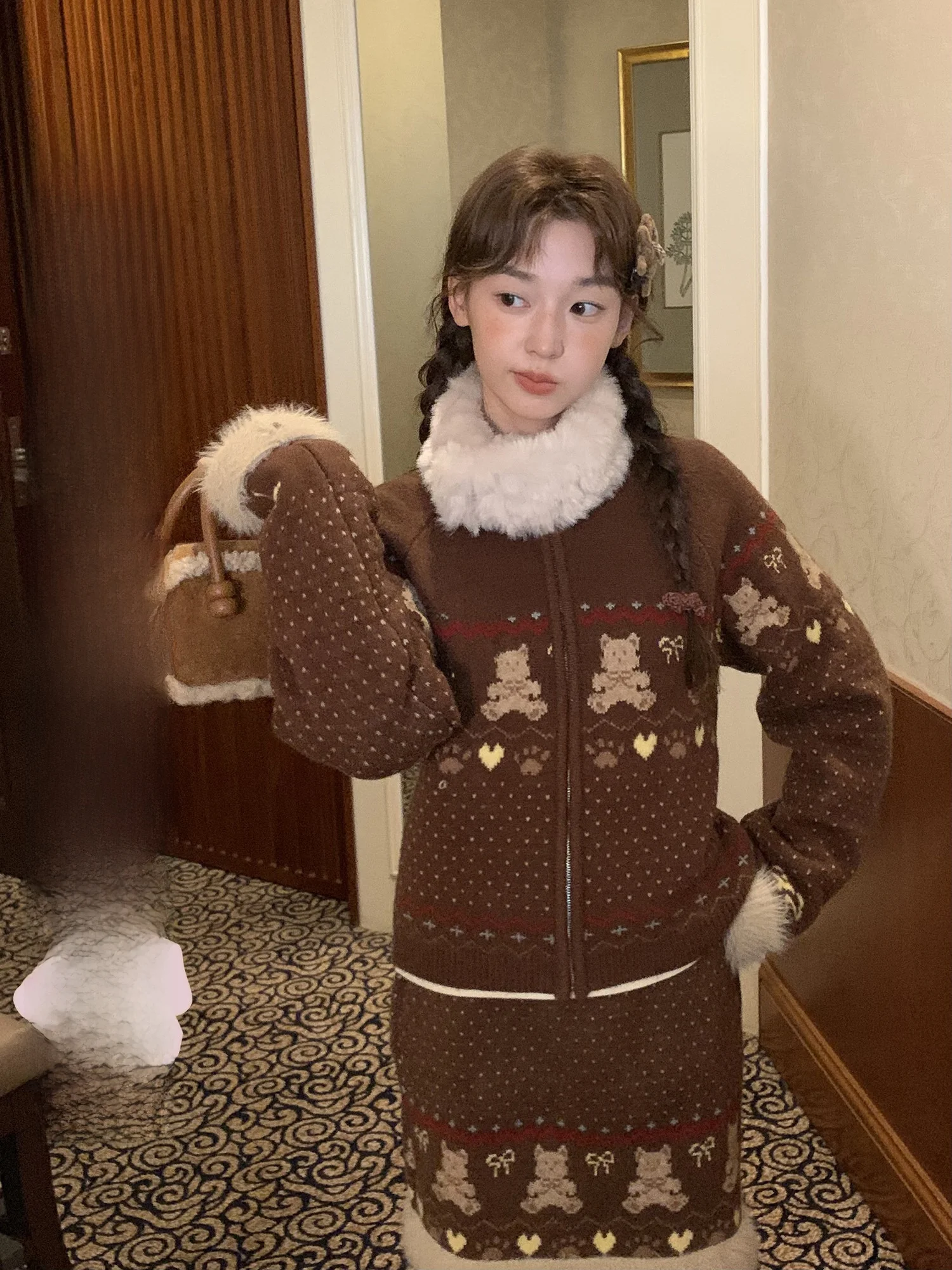 Комплект: вязаный свитер с узором Fair Isle и меховым воротником, свободный крой, длинный рукав, на молнии, осенне-зимний, с принтом «Милый карамельный медведь»
Комплект: вязаный свитер с узором Fair Isle и меховым воротником, свободный крой, длинный рукав, на молнии, осенне-зимний, с принтом «Милый карамельный медведь»