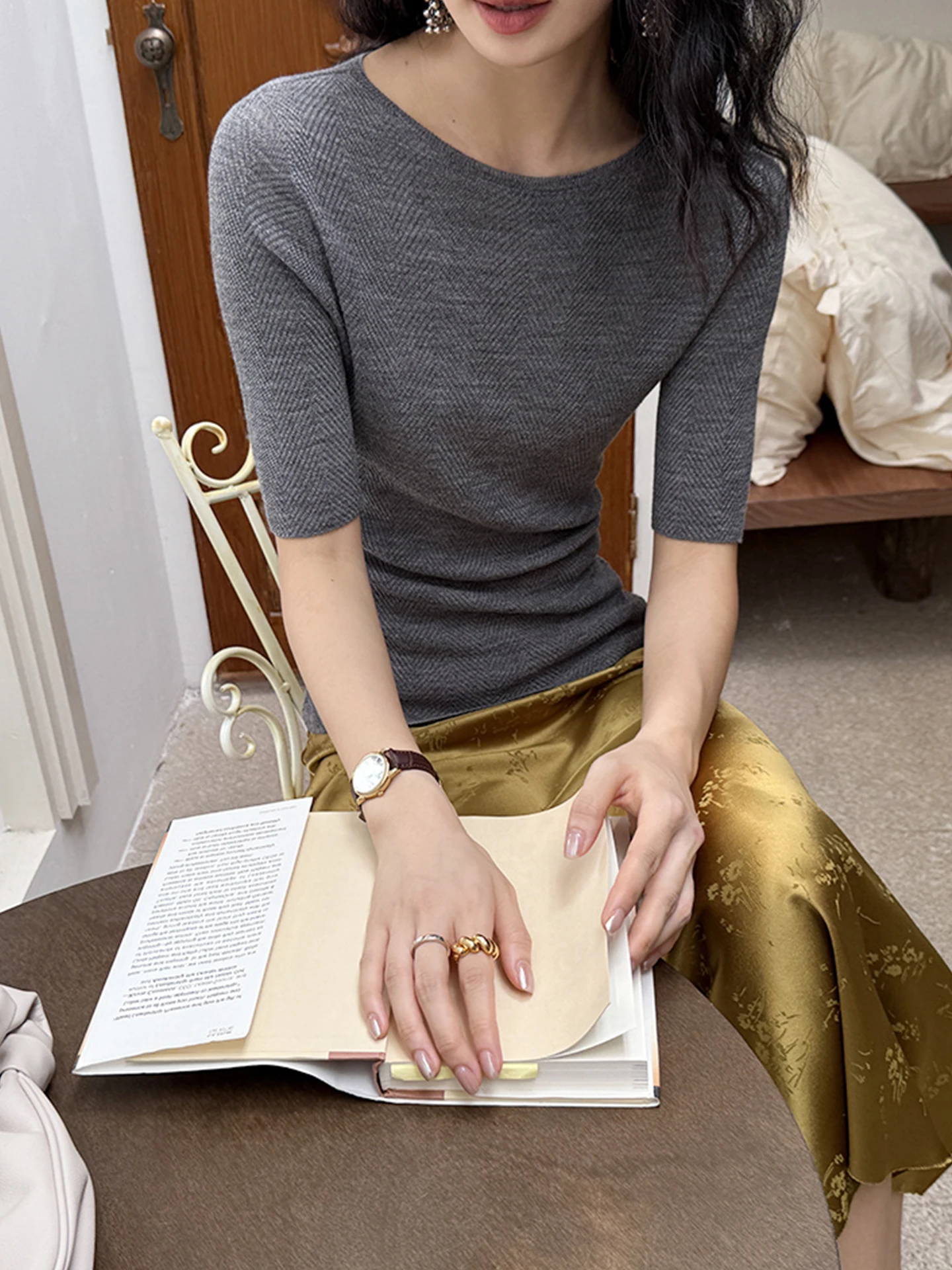 Simple Color Korean Sle Summer New Knitted ort Sve Overhead Slimming Base irt High End Faion Women's Top
Simple Color Korean Sle Summer New Knitted ort Sve Overhead Slimming Base irt High End Faion Women's Top