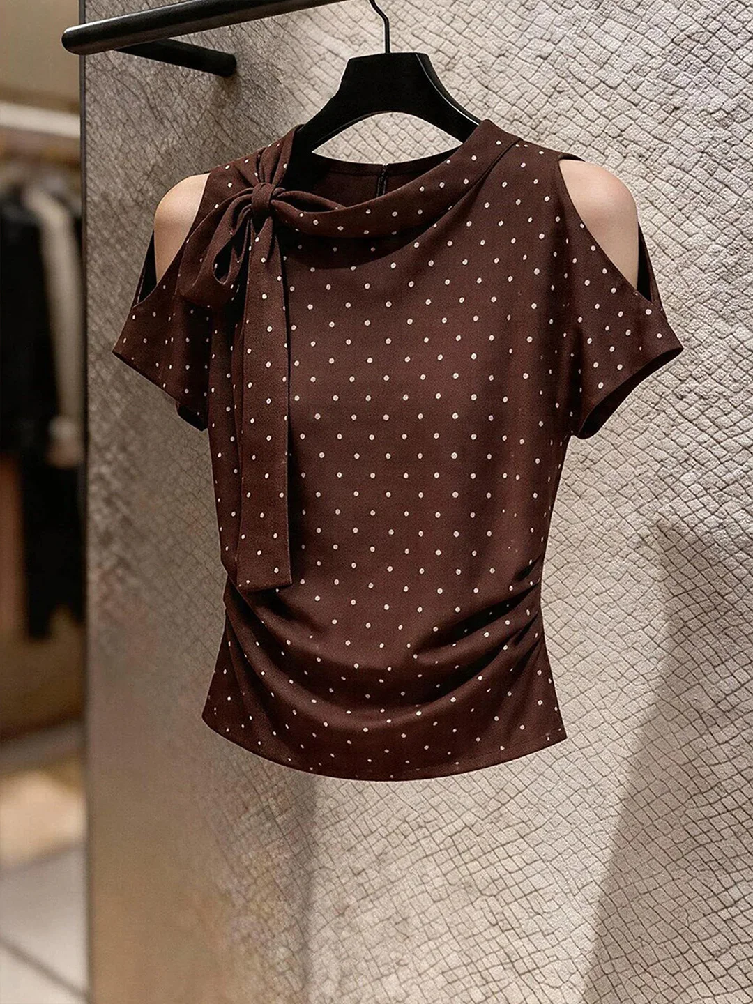 Korean Style Knot Short Sleeve Shoulder Bared T Shirt Fashion Commute Design Polka Dot Women's Top Summer 2026
Korean Style Knot Short Sleeve Shoulder Bared T Shirt Fashion Commute Design Polka Dot Women's Top Summer 2026