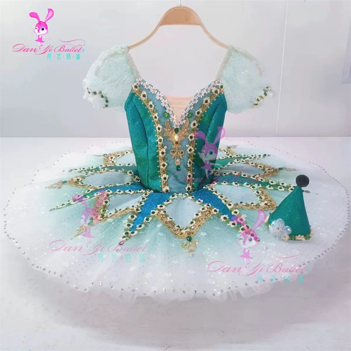 Danyi performance skirt green million clown ballet skirt competition plate skirt tutu performance costume GDC professional custo
Danyi performance skirt green million clown ballet skirt competition plate skirt tutu performance costume GDC professional custo