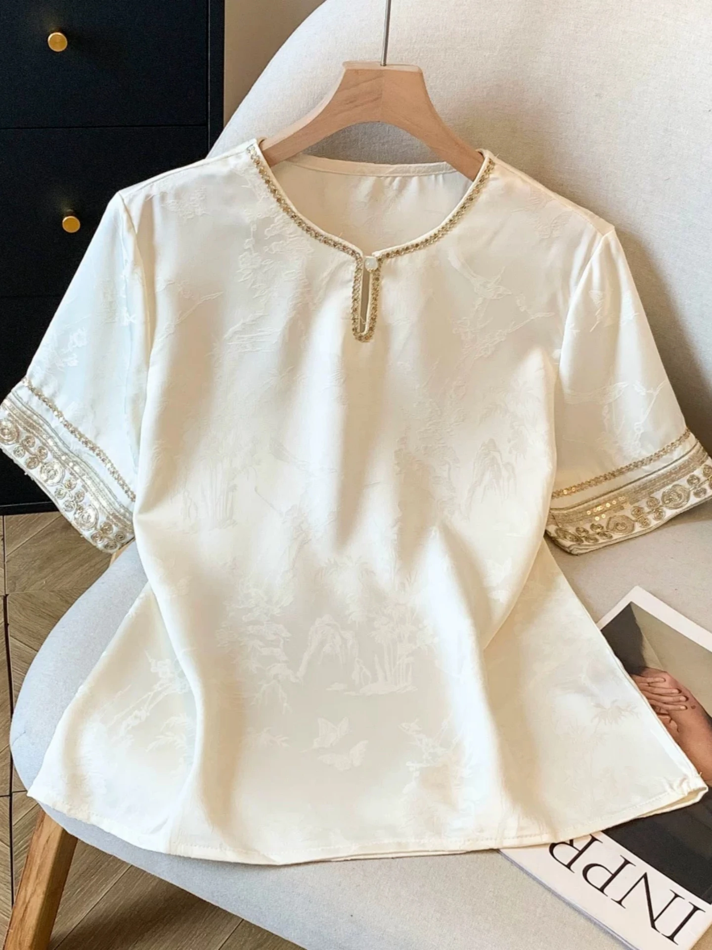 New Chinese Style Short Sleeve Embroidered Floral Shirt Women's Summer Base Layer Top Large Size Comfortable Breathable
New Chinese Style Short Sleeve Embroidered Floral Shirt Women's Summer Base Layer Top Large Size Comfortable Breathable
