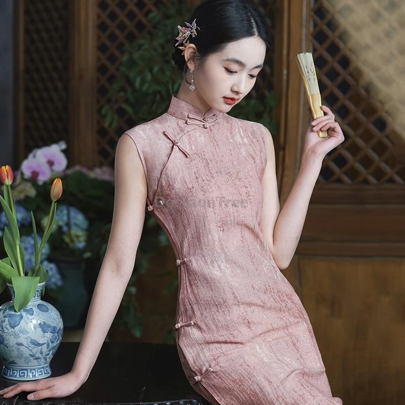 Summer Pink Chinese Cheongsam Dress Girl Traditional Exquisitely Beautiful Sleeveless Buckle Slit Qipao Young Artistic Dress
Summer Pink Chinese Cheongsam Dress Girl Traditional Exquisitely Beautiful Sleeveless Buckle Slit Qipao Young Artistic Dress