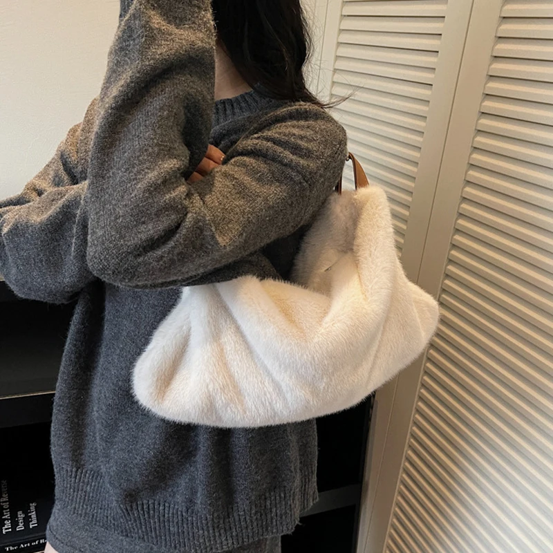 1 шт., новая женская плюшевая сумка, модная зимняя женская сумка через плечо, повседневная меховая сумка-тоут, большая вместительная сумка через плечо
1 шт., новая женская плюшевая сумка, модная зимняя женская сумка через плечо, повседневная меховая сумка-тоут, большая вместительная сумка через плечо