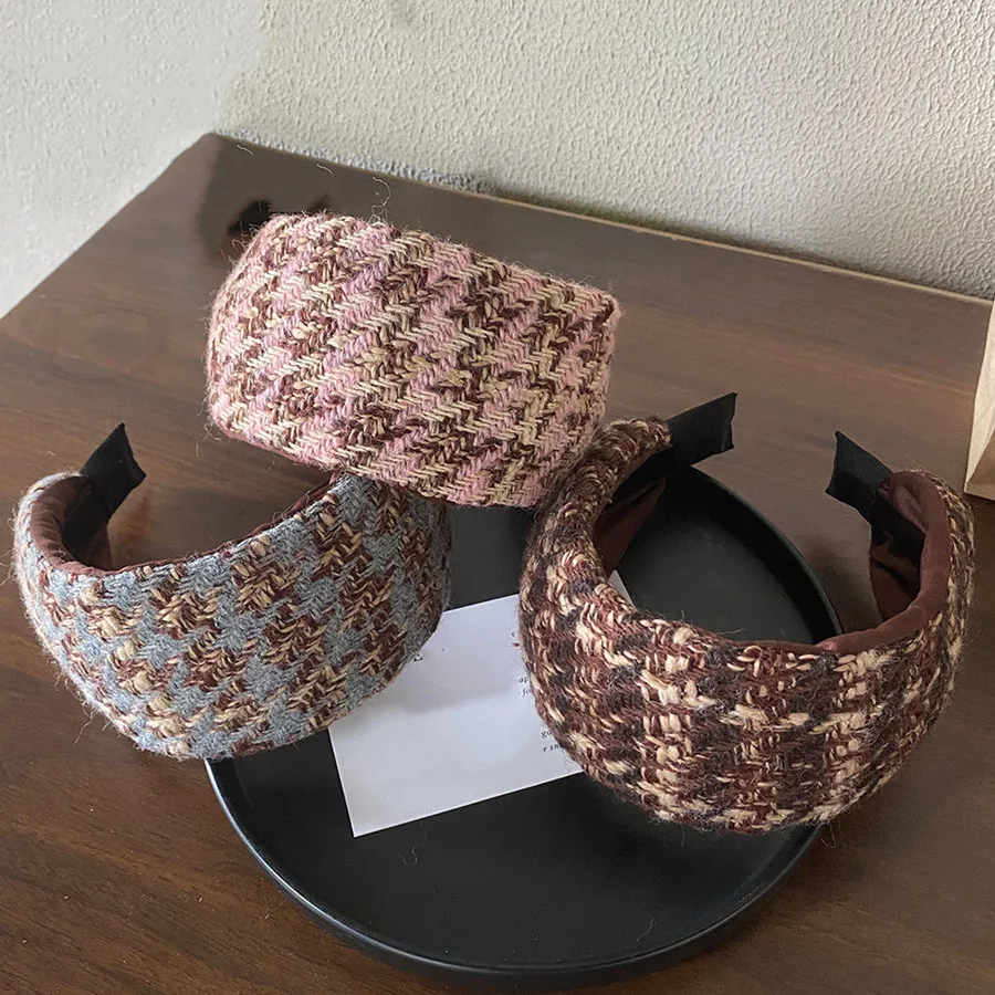 New creative design knitted velvet headband for women, fashionable retro plaid widened elastic hairband Korean hair accessories
New creative design knitted velvet headband for women, fashionable retro plaid widened elastic hairband Korean hair accessories