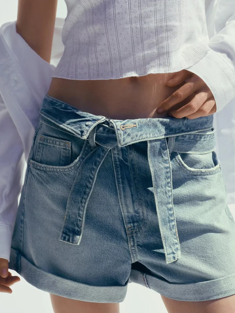 European and American style summer new women's clothing fashion casual versatile matching belt high waist fashion denim shorts
European and American style summer new women's clothing fashion casual versatile matching belt high waist fashion denim shorts