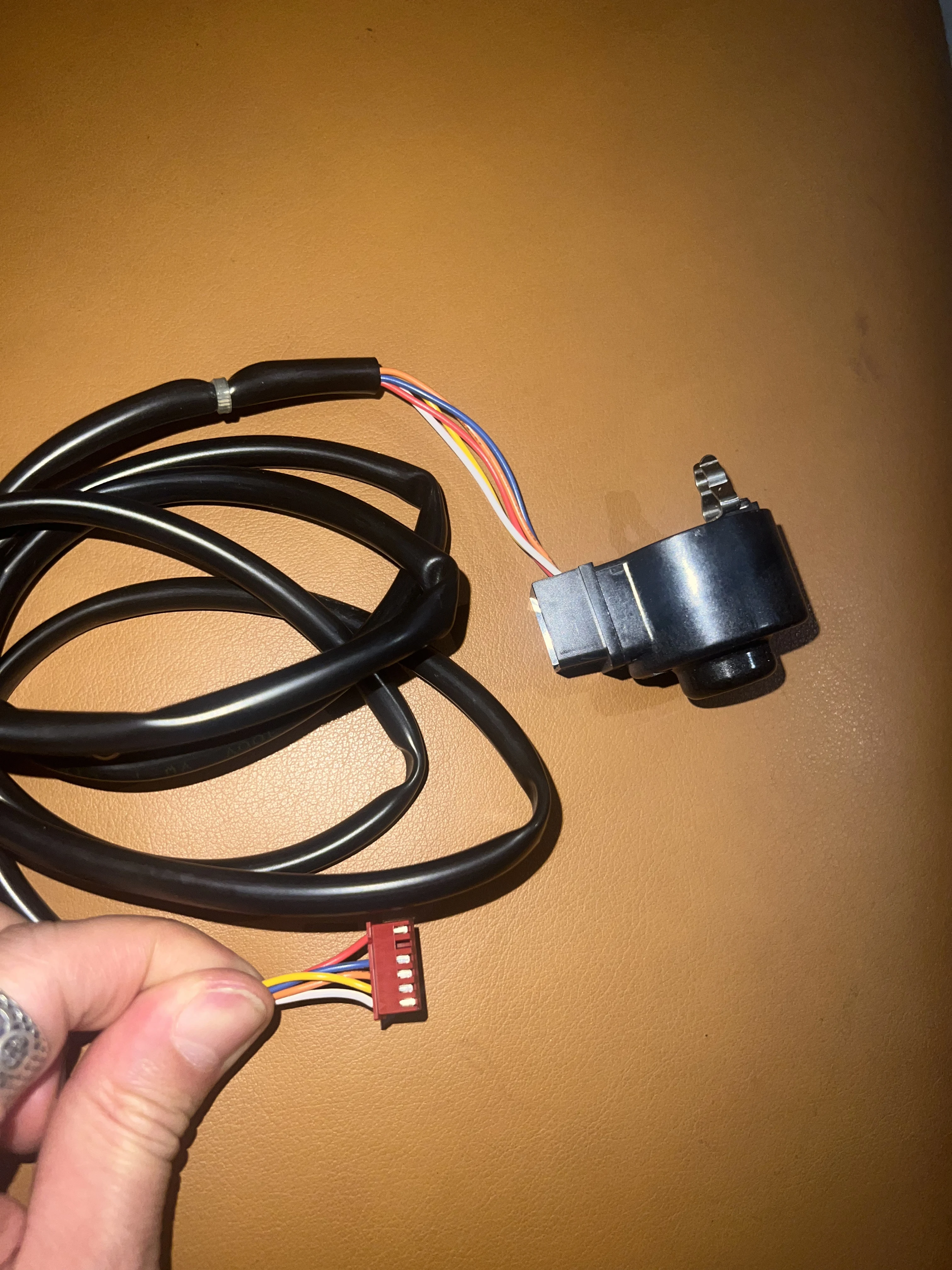 For Fuji Industrial Machinery Electronic Expansion Valve Coil with an inner hole of 1.7cm and a wire length of 130cm. Five wires
For Fuji Industrial Machinery Electronic Expansion Valve Coil with an inner hole of 1.7cm and a wire length of 130cm. Five wires