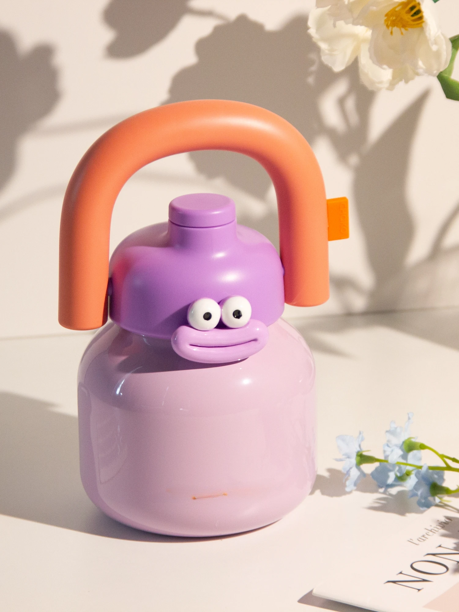 Cute carrying pot round pot long-lasting mug portable straw creative funny cups.
Cute carrying pot round pot long-lasting mug portable straw creative funny cups.