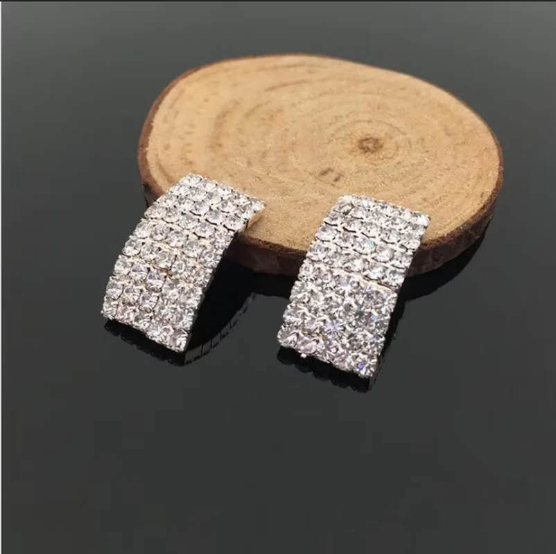 10Pcs/lot Arc Shape Hair Flower Center Full Rhinestone Embellishment Alloy Buttons Scrapbooking
10Pcs/lot Arc Shape Hair Flower Center Full Rhinestone Embellishment Alloy Buttons Scrapbooking