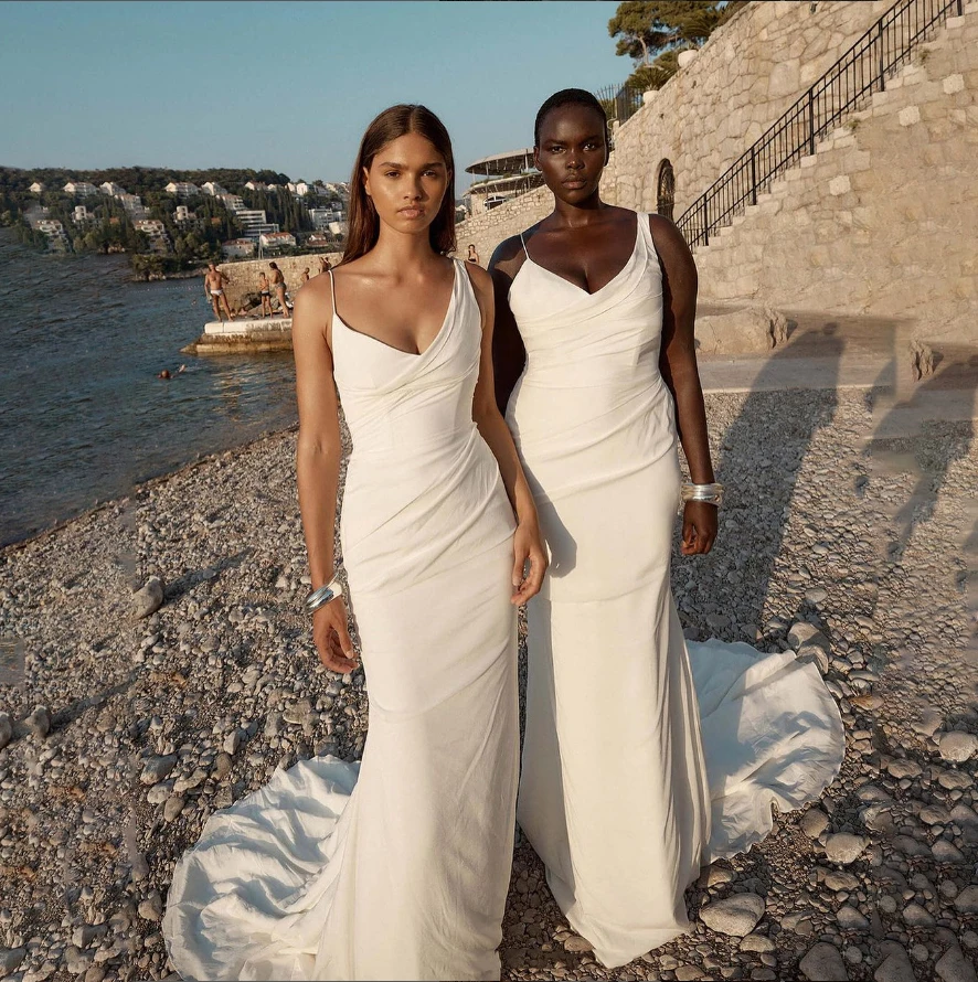 Customized Simple ivory Mermaid Wedding Dresses For Women Long Spaghetti Straps Ruched Long Bridal Gown Sweep Train 2025
Customized Simple ivory Mermaid Wedding Dresses For Women Long Spaghetti Straps Ruched Long Bridal Gown Sweep Train 2025