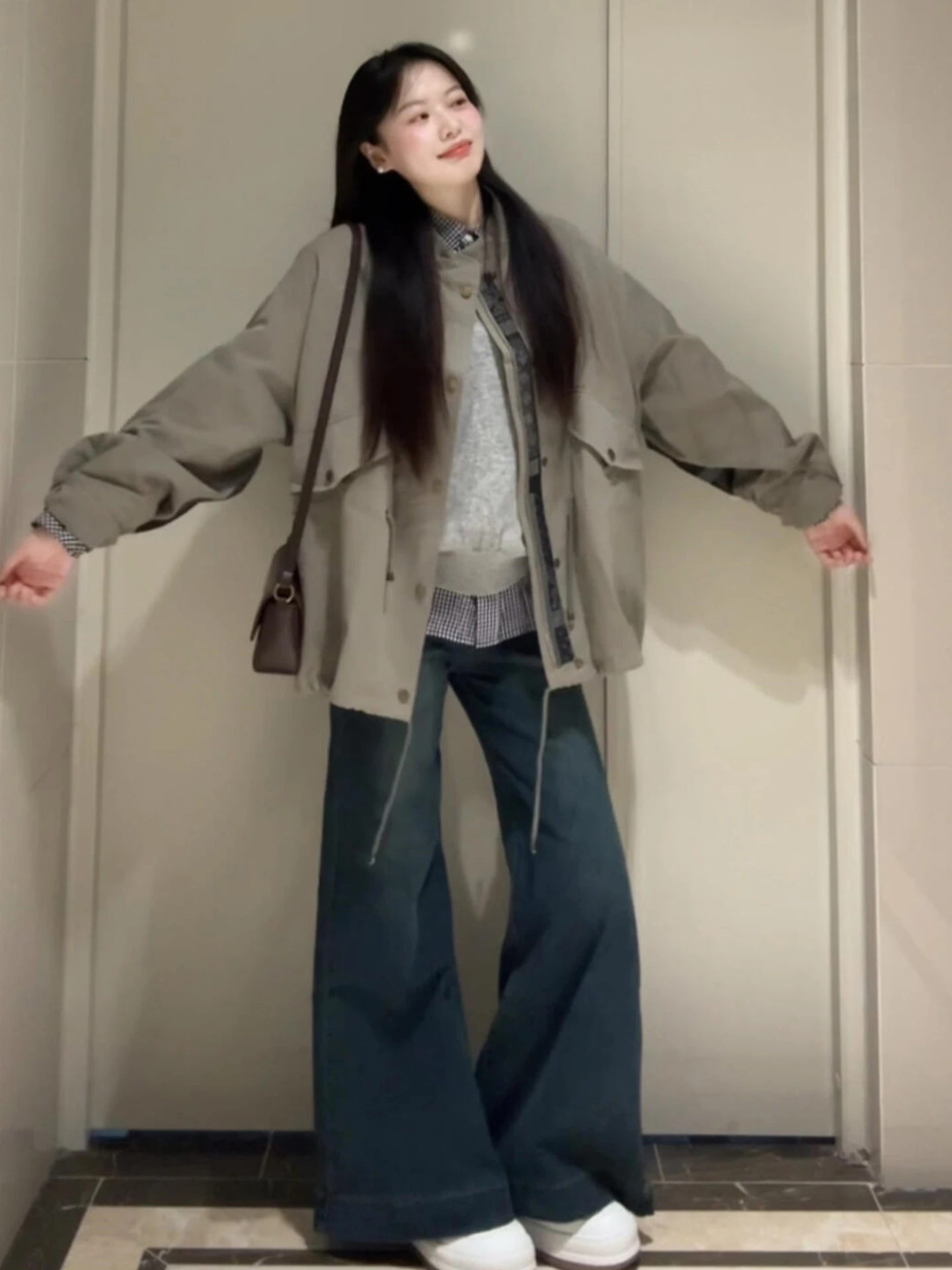 Корейский воротник-стойка с воротником-стойкой, женский топ на осень-зиму, новый топ небольшого размера из полиэфирного волокна, подходит-стойка
Корейский воротник-стойка с воротником-стойкой, женский топ на осень-зиму, новый топ небольшого размера из полиэфирного волокна, подходит-стойка