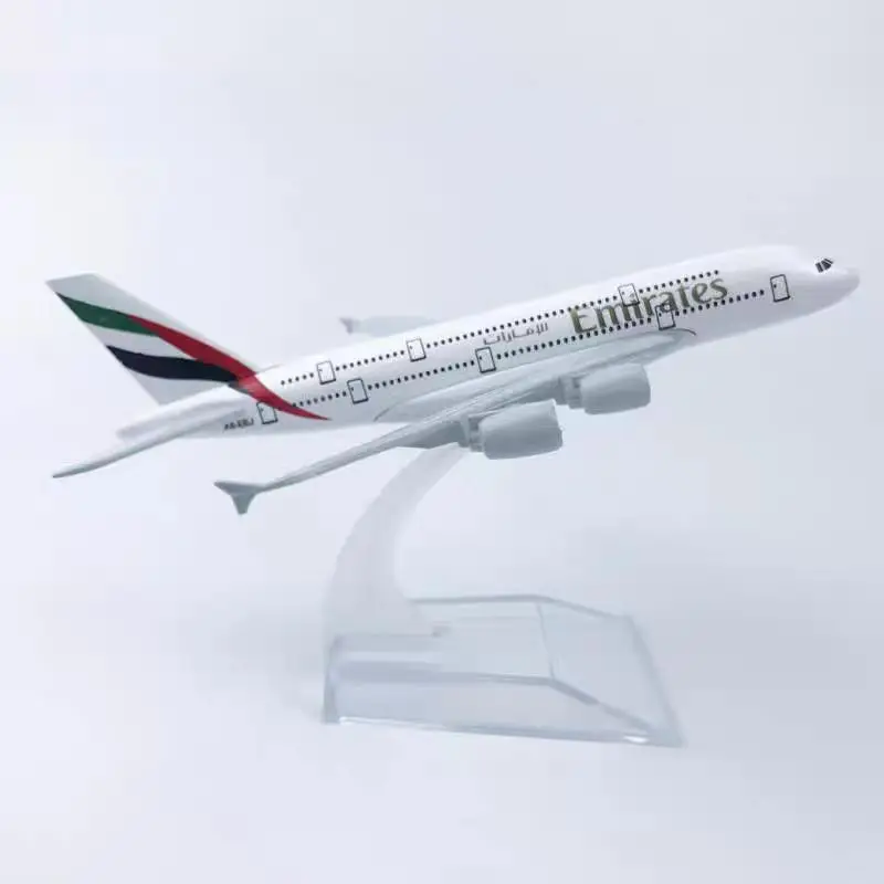 Scale 1: 400 Metal Aircraft Replica 16CM 737 Brazilian VARIG Airline Passenger Plane Model Boy Collectible Toy
Scale 1: 400 Metal Aircraft Replica 16CM 737 Brazilian VARIG Airline Passenger Plane Model Boy Collectible Toy