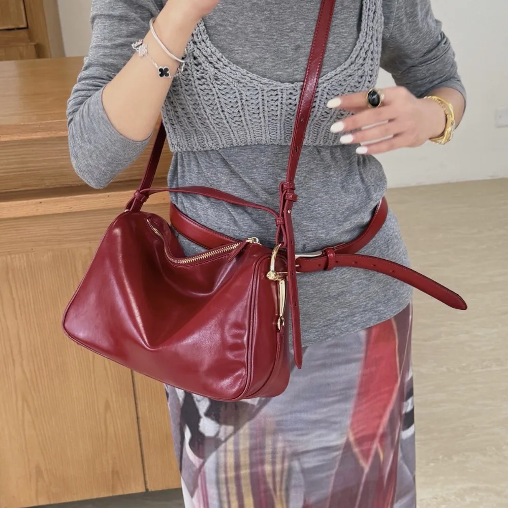 Spring and Summer New Trendy Girl Versatile Ins Solid Color Underarm Bag High-end Retro Small Square Shoulder Messenger Bag
Spring and Summer New Trendy Girl Versatile Ins Solid Color Underarm Bag High-end Retro Small Square Shoulder Messenger Bag