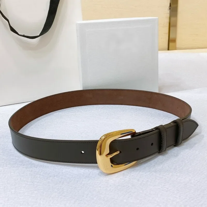 Wide waist women's leather all-in-one jeans Wide belt decorated fashion design needle buckle 3.5CM waist waistband
Wide waist women's leather all-in-one jeans Wide belt decorated fashion design needle buckle 3.5CM waist waistband