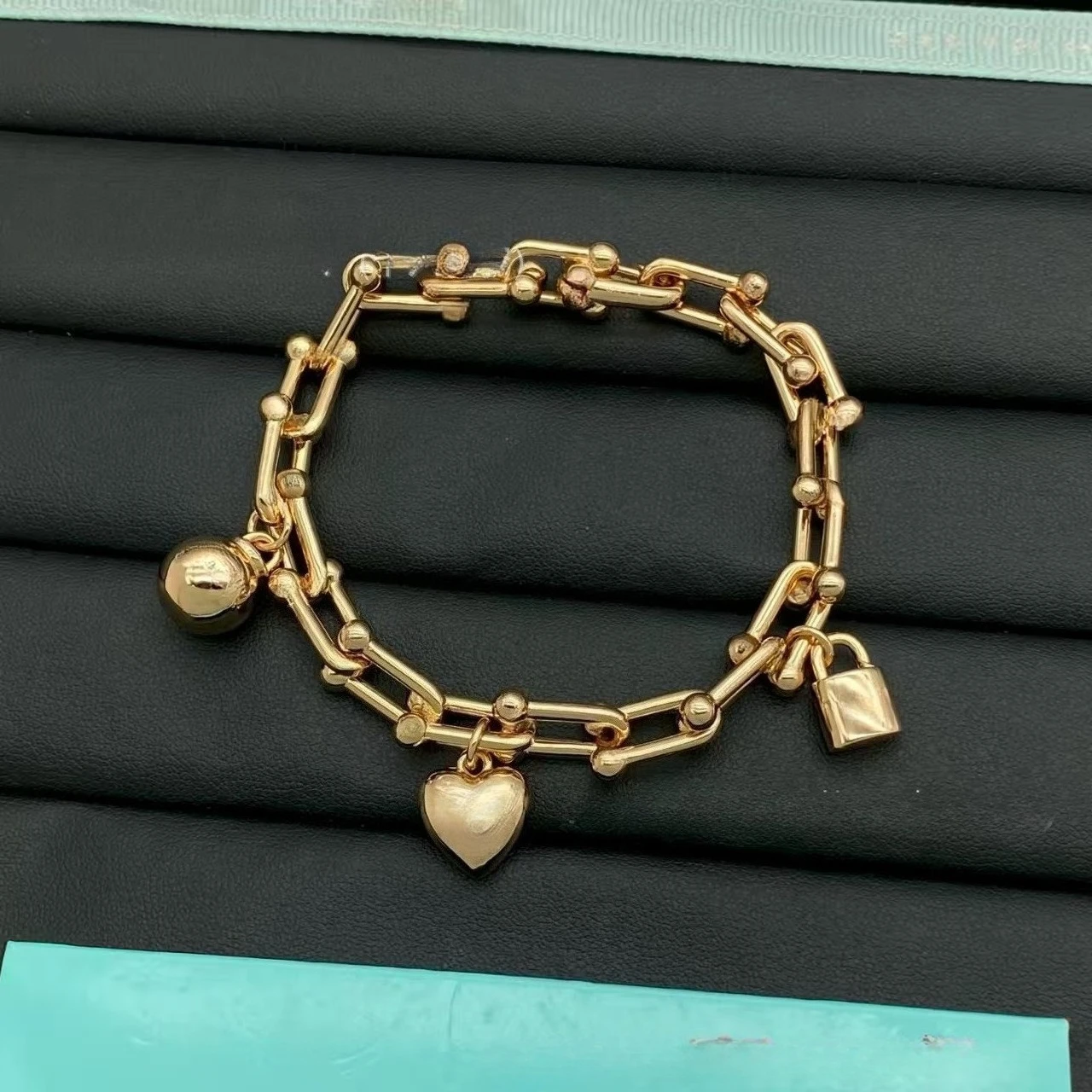 Double-layer Butterfly Bracelet Women's 2025 New Ancient Method New Chinese Gold
Double-layer Butterfly Bracelet Women's 2025 New Ancient Method New Chinese Gold