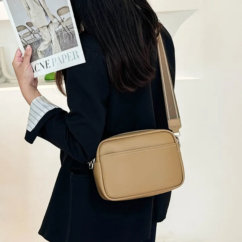 Luxury Women's Shoulder Bag Designer Classic Retro Camera Bag Large Capacity Versatile Crossbody Bag Single Small Square Bag
Luxury Women's Shoulder Bag Designer Classic Retro Camera Bag Large Capacity Versatile Crossbody Bag Single Small Square Bag
