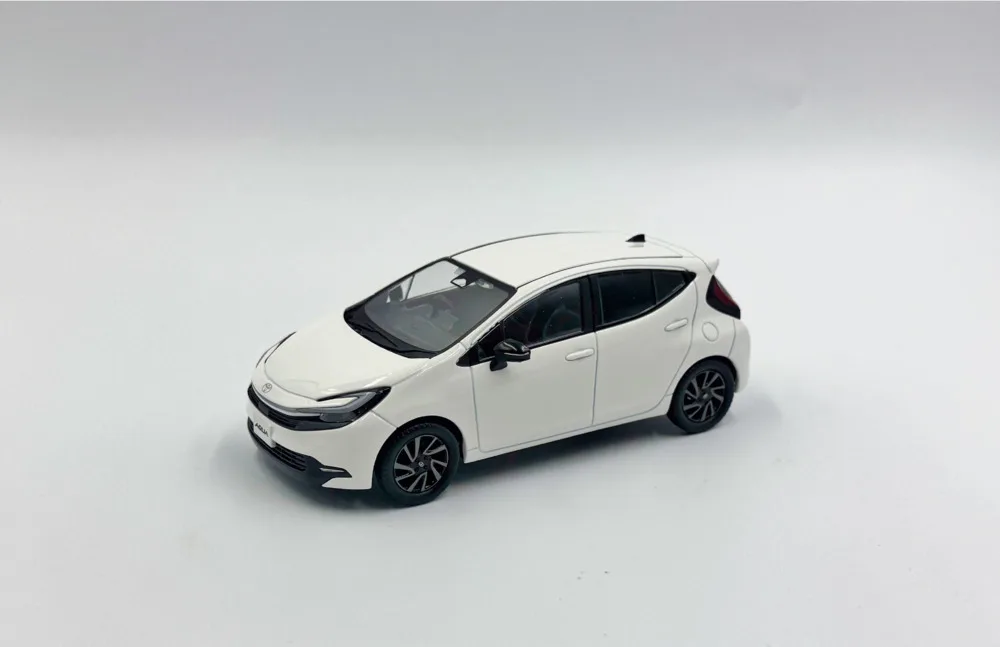 Оригинальный 1/30 Новое поступление, специальная цена, литая под давлением японская классическая модель автомобиля AQUA, коллекция мебели, игрушки для детей
Оригинальный 1/30 Новое поступление, специальная цена, литая под давлением японская классическая модель автомобиля AQUA, коллекция мебели, игрушки для детей