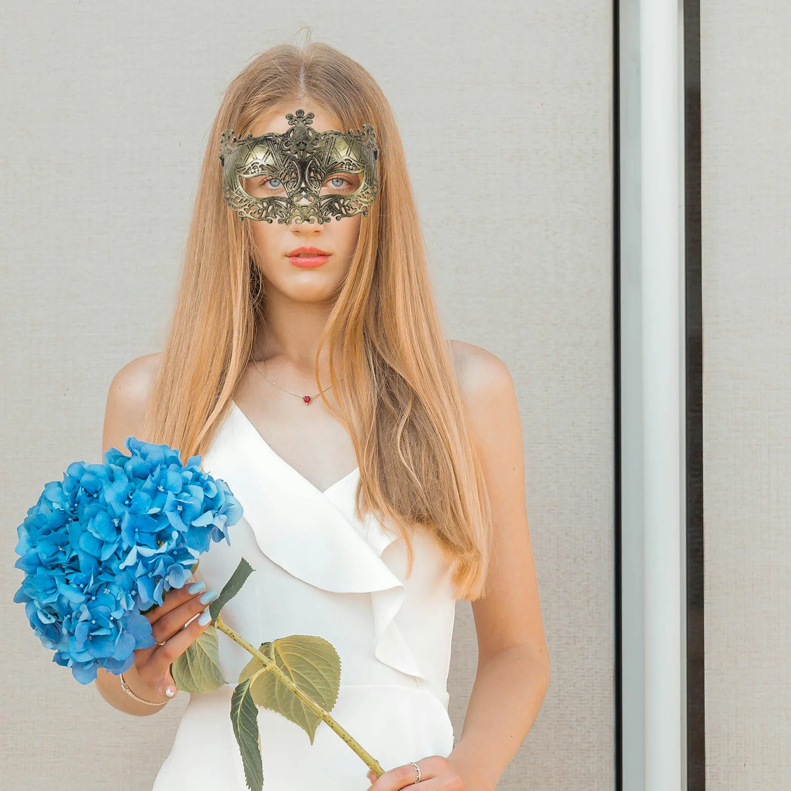 Half Face Vintage Masquerade Mask Adjustable Elastic Band Comfortable Fit Party Mask for Women Men Cosplay Festival Decoration
Half Face Vintage Masquerade Mask Adjustable Elastic Band Comfortable Fit Party Mask for Women Men Cosplay Festival Decoration