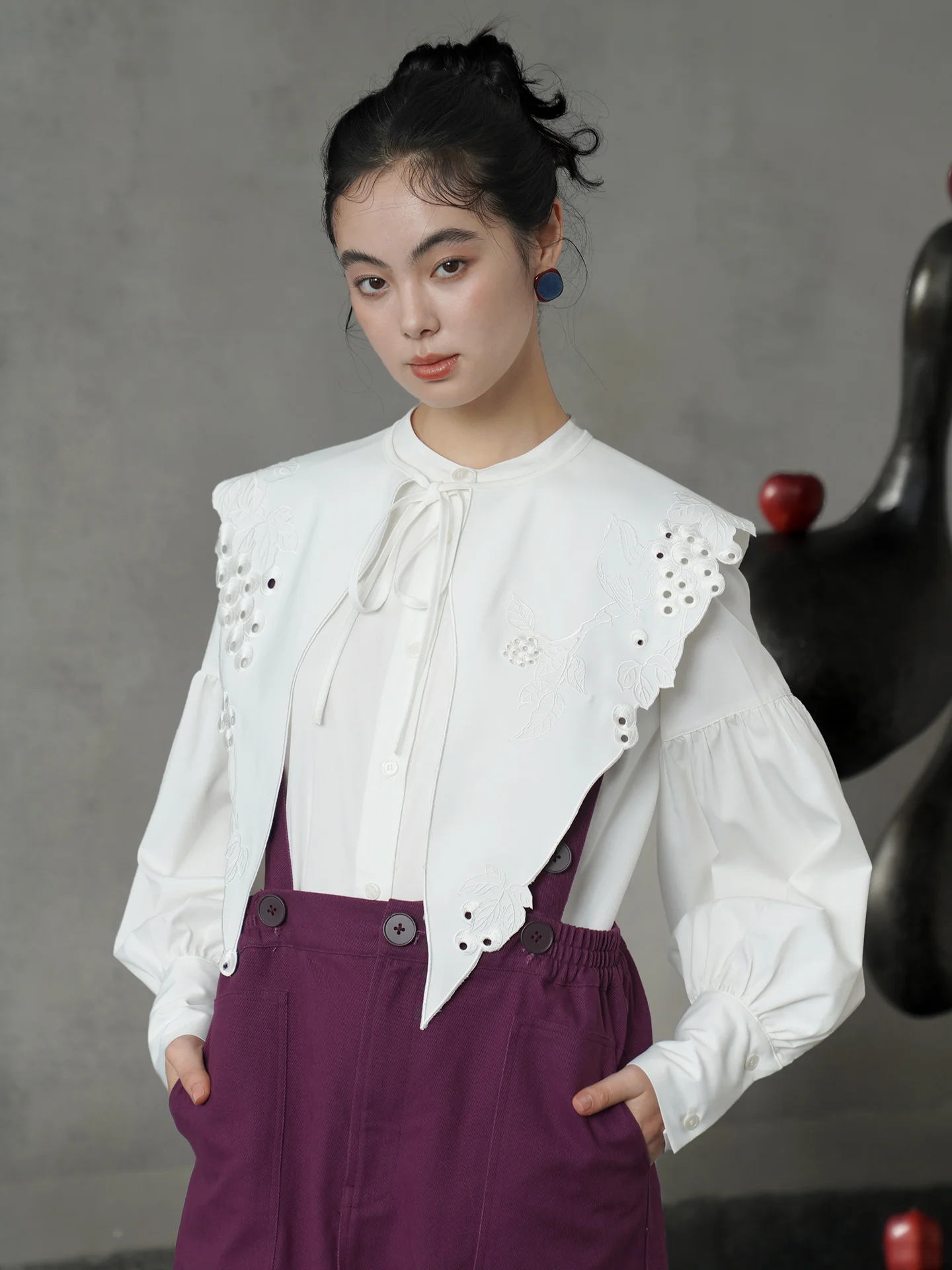 Оригинальный белый женский топ в стиле ретро с вышивкой, длинными рукавами и имитацией воротника, для повседневной носки
Оригинальный белый женский топ в стиле ретро с вышивкой, длинными рукавами и имитацией воротника, для повседневной носки